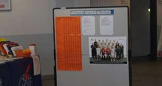 THW Spieler haben spater noch unterschrieben