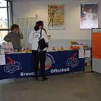 die erste Interessierte stellte Fragen