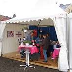 Jede Gruppe hatte ein Zelt für den Stand