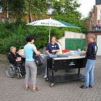 unsere Grillstation mit den ersten Gästen