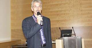 Lutz Rainer Dräger beim Vortrag