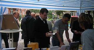 Herr Stegner interessiert sich für unsere Infos