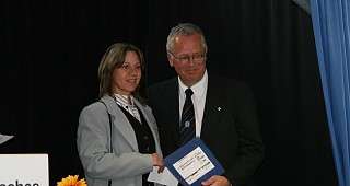 Scheckübergabe an Professor Stephani