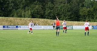 Spielszene Schiedsrichter Frederik Glowatzka