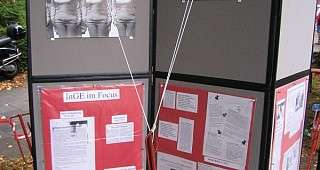 die Infowand musste extra befestigt werden