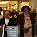 Asmus Bremer in Begleitung bei uns am Stand