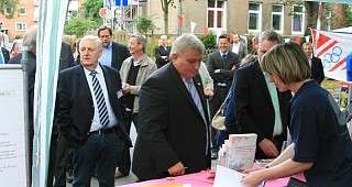 Herr Schlie mit Kollegen bei uns am Stand