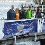 Gruppenbild an gut platzierter Plane