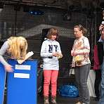 Die Tafeln füllen sich mit den Namen der Vereine