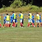 Ärztemannschaft und Holstein Women begrüssen sich vorm Spiel