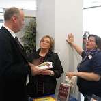 Renate und Inge im Gespräch