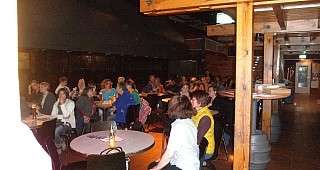 Ein gut gefüllter Zuhörersaal