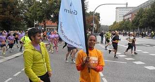 Milka ist mit der Beachflag durchs Ziel gelaufen