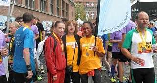 Milka mit Beachflag Anika u. Corina