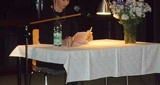 Sarah liest und erzählt aus ihrem Buch