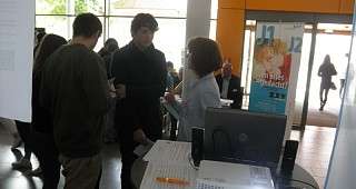 Corina erklärt Erste Hilfe beim Grand Mal Anfall