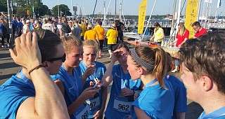 hier machen sie sich auf um Erfrischungen zu sich zu nehmen