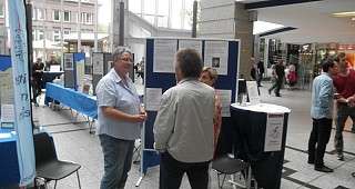 Elisabeth im Gespräch mit Interessierten Elisabeth im Gespräch mit Interessierten