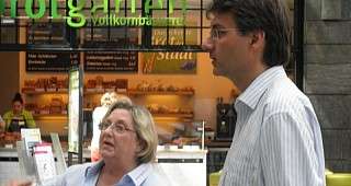 Renate und Dr. Margraf im Gespräch Renate und Dr. Margraf im Gespräch