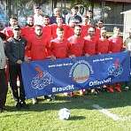 Mannschaft mit Plane der InGE e.V.