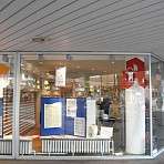 EEG Tafel mit sehr altem EEG Gerät