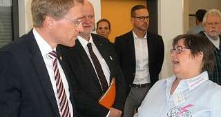 Inge im Gespräch mit Daniel Günther