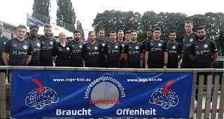 FC Kilia mit InGE Plane