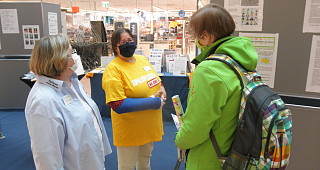 Renate+Inge im Gespraech v2