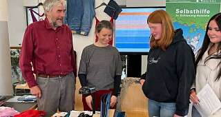 Schueler beim Rundgang